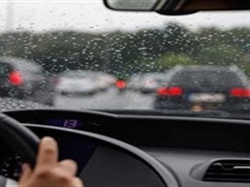 Вождение автомобиля в условиях дождя и тумана